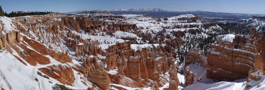 Bryce Canyon nás přivítal množstvím sněhu.